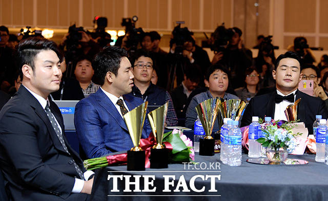 2018 KBO 시상식 MVP 후보에 오른 넥센의 박병호(왼쪽)와 두산의 김재환(오른쪽)