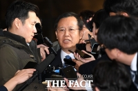 [TF포토] 검찰 출석하는 박병대 전 대법관 