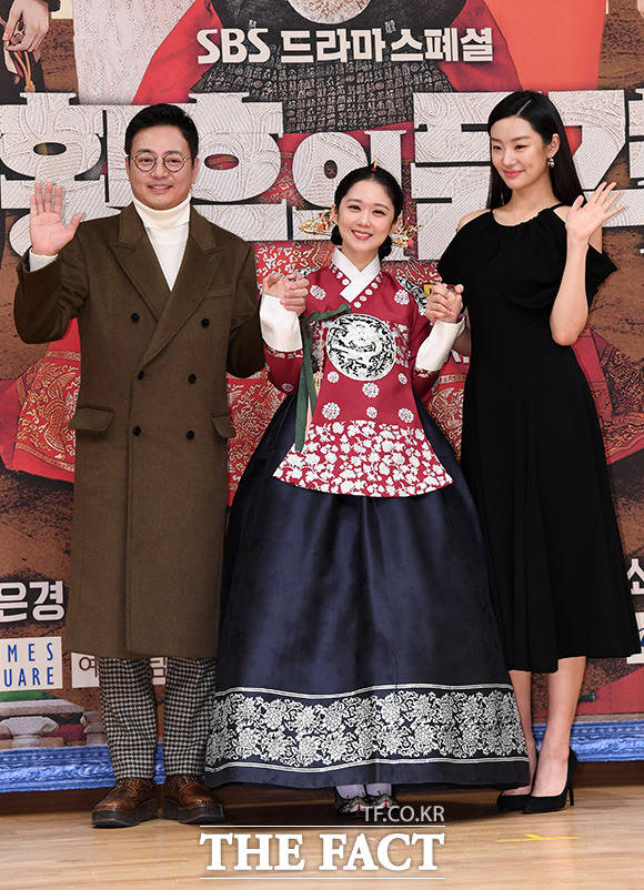 배우 윤다훈과 장나라, 스테파니리(왼쪽부터)