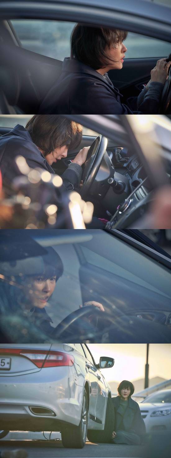 배우 김선아가 드라마 붉은 달 푸른 해에서 열연을 펼친다. /메가몬스터 제공