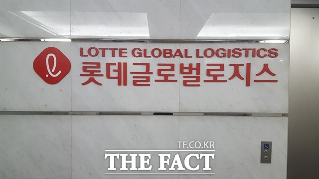 롯데글로벌로지스와 롯데로지스틱스는 27일 오후 이사회를 통해 내년 3월 1일 양사 합병을 단행하는 안건을 결의했다고 밝혔다. /안옥희 기자