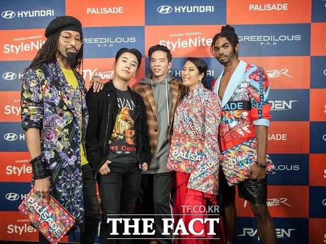 27일(현지시간) 미국 LA 웨스트 헐리우드에서 개최된 현대 스타일 나이트 행사에는 글로벌 스타일리스트 타이 헌터, 빅뱅의 멤버 승리, DJ 레이든, 디자이너 박윤희, 패션모델 션 프레지어(왼쪽부터) 등 패션과 음악계 유명인사들이 대거 참여했다. /현대차 제공