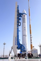 [TF포토] 시험비행 앞둔 '누리호' 시험 발사용 로켓