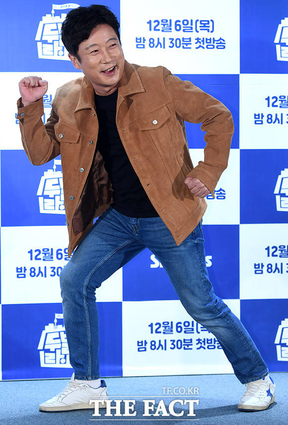 개그맨 이수근이 29일 오전 서울 마포구 상암동 SBS프리즘타워에서 열린 SBS Plus 예능프로그램 두발 라이프 제작발표회에 참석해 포즈를 취하고 있다. /남용희 기자
