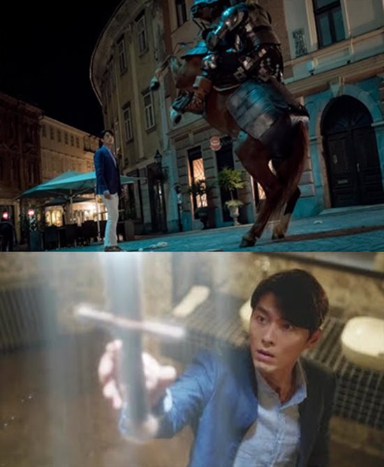 tvN 알함브라 궁전의 추억에서는 남자주인공 진우가 스마트 렌즈를 끼고 증강현실 게임을 진행한다. /tvN 제공