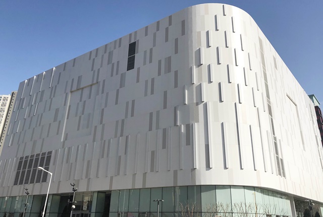 롯데백화점 안산점이 2년 5개월의 매장 개편(MD)을 마치고 오는 7일 지역 상권 맞춤형 라이프스타일 백화점으로 재개장한다. /롯데백화점 제공