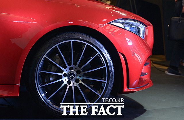 메르세데스-벤츠의 더 뉴 CLS 400d 4MATIC은 지난달 1429대가 판매되며 월간 수입차 판매 모델 2위에 올랐다. 사진은 지난 6월 서울 청담동 메르세데스-벤츠 코리아 전시장에서 최초 공개된 더 뉴 CLS. /문병희 기자