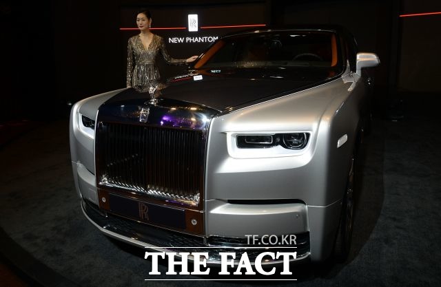 롤스로이스는 지난달까지 올해 누적판매량 108대를 기록했다. 사진은 지난해 10월 출시된 8세대 뉴 팬텀. /더팩트 DB