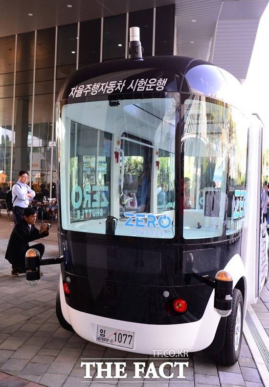 국토부는 10일 경기 화성시에서 자율주행차 시험장인 K-시티 준공식을 개최했다. 사진은 지난 9월 공개된 경기도 자율주행차 제로셔틀 모습. /남용희 기자