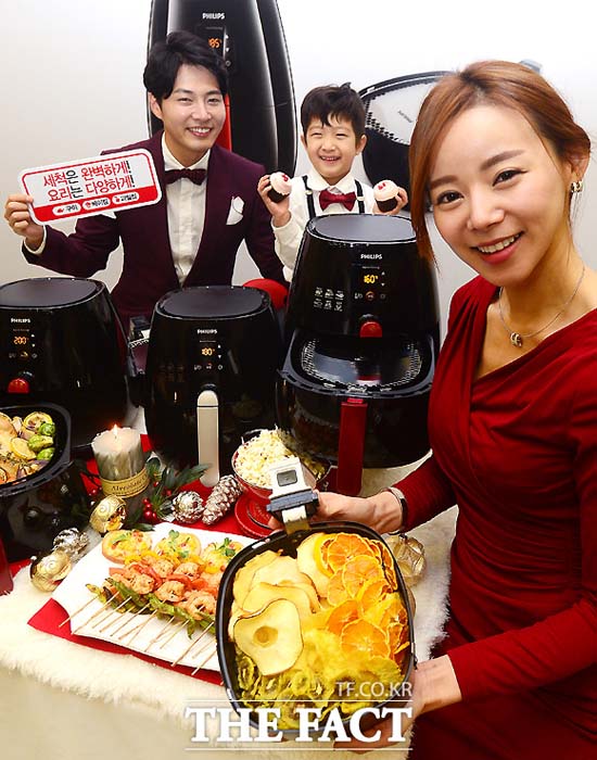 에어프라이어는 필립스가 지난 2011년 세계 최초로 개발해 시장에 내놓았다. 사진은 필립모리스가 지난 2016년 출시한 뉴 디지털 에어프라이어. /더팩트 DB