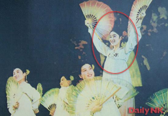 1973년 발간된 북한의 대외 선전용 사진 잡지 조선화보에 1970년대 만수대예술단 무용수로 활동했을 당시 고용희의 미공개 사진을 지난 2011년 데일리NK가 공개했다. /정성장 세종연구소 수석연구위원 제공