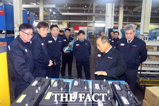 최종식 쌍용차 대표이사와 임원진이 19일 쌍용차 평택공장을 방문해 올 한 해 직원들의 노고를 격려하고 근무 현장 환경 개선 및 제품품질 향상을 위한 지속적인 노력을 당부했다. /쌍용차 제공