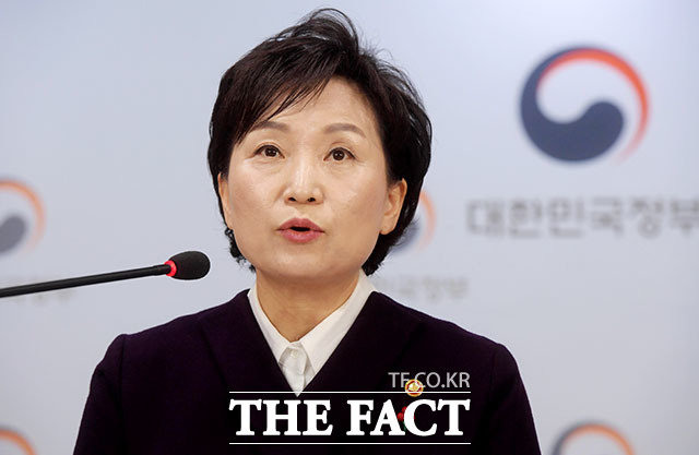 브리핑 하는 김현미 국토교통부 장관