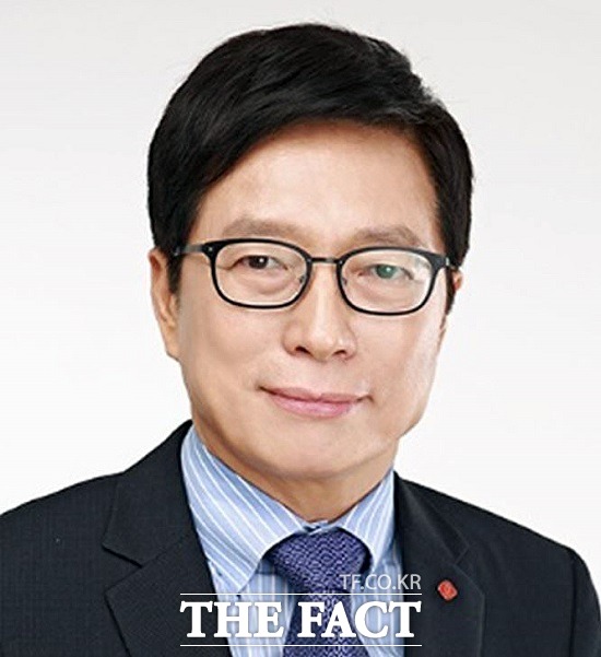 차원천 롯데컬처웍스 대표는 전무도 이번 정기 임원 인사에서 부사장 승진자 명단에 이름을 올렸다.