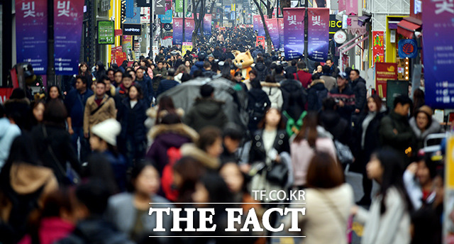 은행 송금 시스템을 기반으로 하는 제로페이는 은행 앱이나 뱅크페이 앱을 통해 활용할 수 있다. 각각 계좌를 보유한 은행마다 사용방식이 달라 사용 전 확인이 필요하다. /더팩트 DB