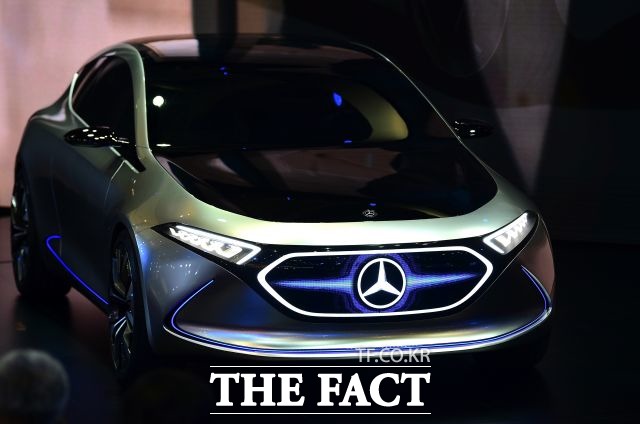 메르세데스-벤츠는 올해 11월까지 6만4325대를 판매하면서 수입차 시장 1위를 달리고 있다.  /더팩트 DB