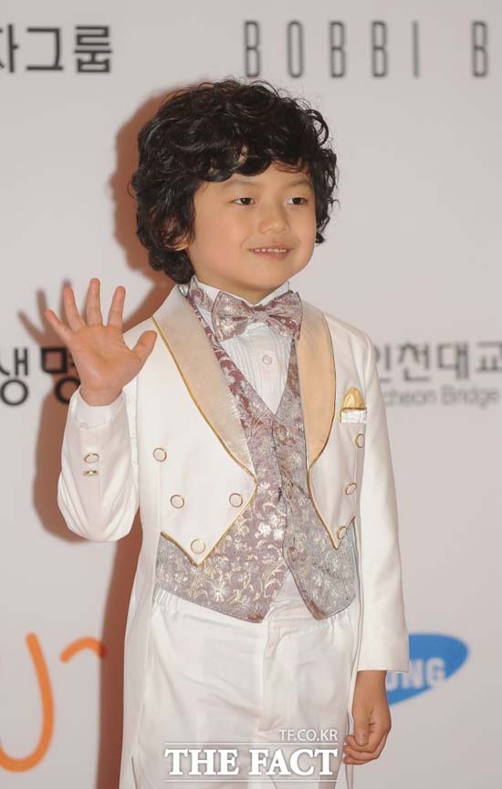 과속스캔들로 얼굴을 알린 아역배우 왕석현. 당시 그는 특유의 귀여운 외모와 안정적인 연기력으로 많은 사람에게 사랑을 받았다. /더팩트DB