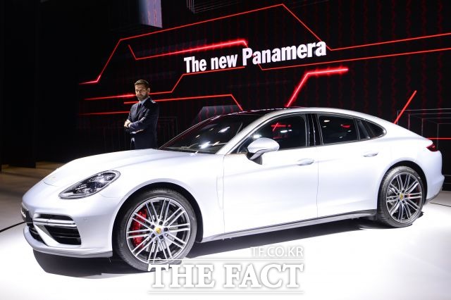 포르쉐는 1월부터 11월까지 총 4066대를 판매, 같은 기간보다 무려 66.6% 성장했다. 사진은 포르쉐의 더 뉴 파나메라. /더팩트 DB