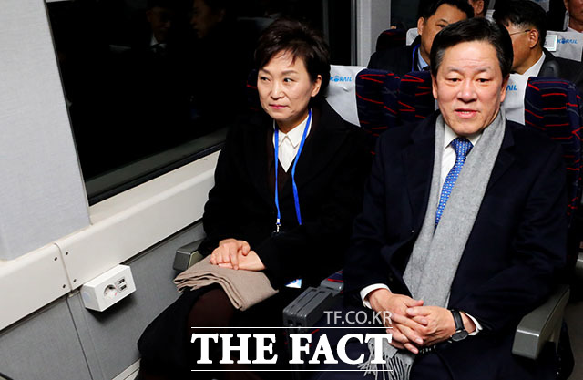 김현미 국토교통부 장관(왼쪽)과 주승용 바른미래당 의원.