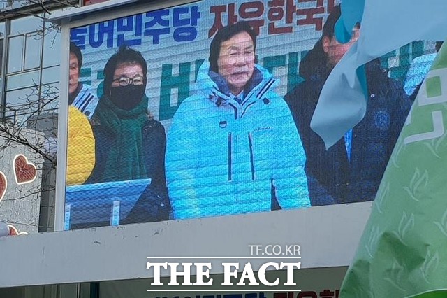 체감온도 20도 강추위에 인상 쓰는 손학규 대표. /이원석 기자