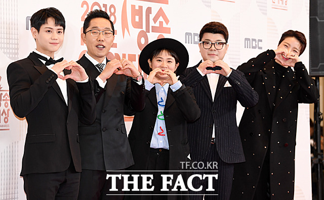 MBC라디오의 양요섭, 김제동, 김신영, 최욱, 안영미(왼쪽부터)