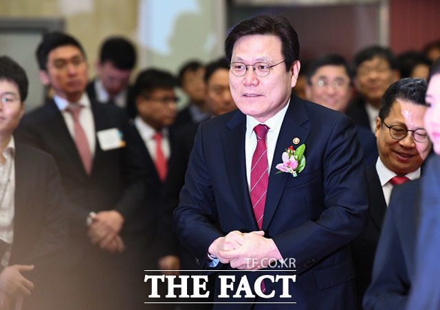2019 증권·파생상품 시장 개장식에 참석한 최종구 금융위원장