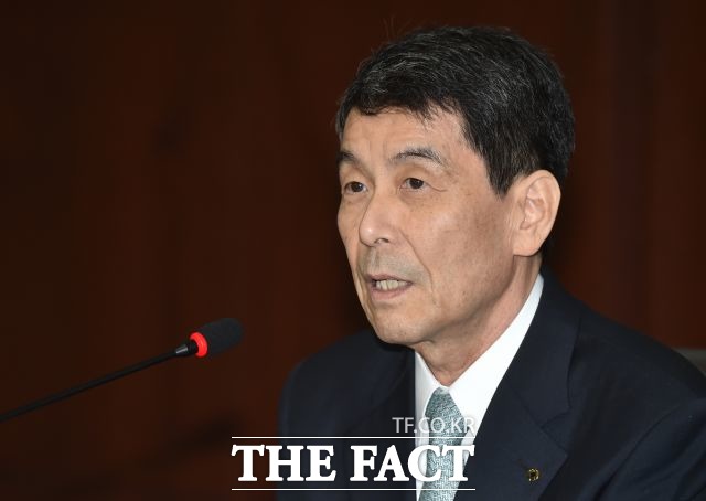 이동걸 산업은행 회장이 2일 시무식에서 신년사를 발표했다. /더팩트DB