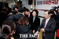 [TF포토] 자유한국당 사무처 시무식 참석한 김병준-나경원