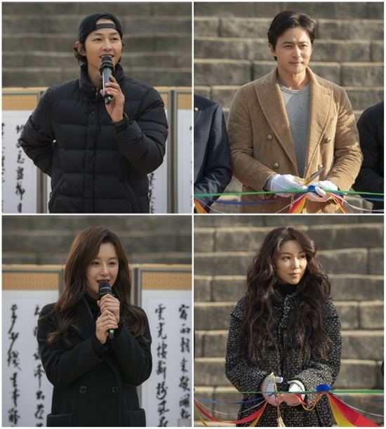 아스달 연대기 고사 현장. 배우 송중기 장동건 김옥빈 김지원(맨위 왼쪽부터 시계방향)이 출연하는 tvN 아스달 연대기는 올해 방송 예정이다. /tvN 제공