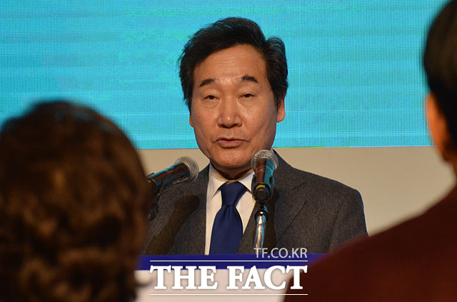 이낙연 국무총리가 4일 열린 2019년 건설인 신년인사회에 참석해 축사를 하고 있다.