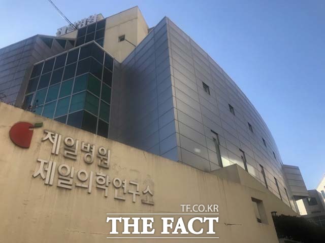 55년 전통의 국내 첫 산부인과 전문병원인 제일병원이 심각한 경영 적자로 사실상 휴원 상태에 돌입했다. 병원은 이달 내로 회생 절차를 밟을 예정이다. 사진은 서울 중구 충무로에 있는 제일병원 전경. /충무로=김서원 인턴기자