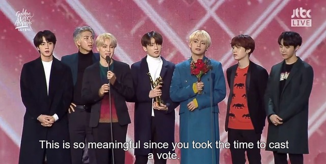 이날 4관왕을 차지한 그룹 방탄소년단. /V앱 캡처