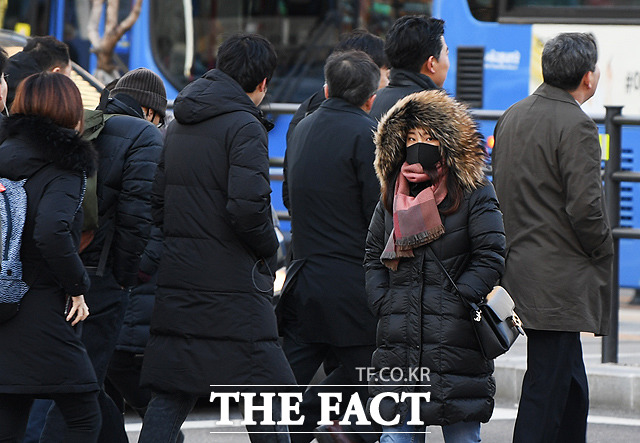 7일은 대체로 맑은 가운데 어제만큼 춥겠다. 미세먼지 농도도 높아 호흡기 관리에 신경을 써야 한다. /더팩트 DB