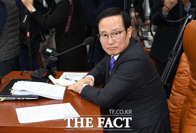 야3당 공조에 대해 더불어민주당은 강력 반발했다. 사진은 홍영표 민주당 원내대표. /배정한 기자