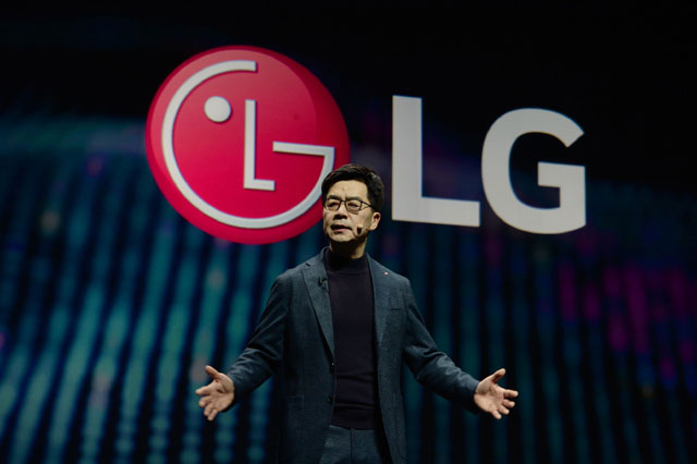 박일평 LG전자 최고기술책임자 사장이 8일 미국 라스베이거스 파크MGM호텔에서 고객의 더 나은 삶을 위한 인공지능을 주제로 CES 2019 개막 기조연설을 진행하고 있다. /LG전자 제공