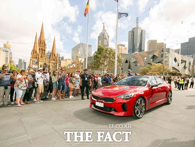 기아자동차는 9일 호주 빅토리아주에 위치한 멜버른 파크에서 2019 호주오픈 대회 공식차량 전달식을 진행했다고 10일 밝혔다. /기아자동차 제공