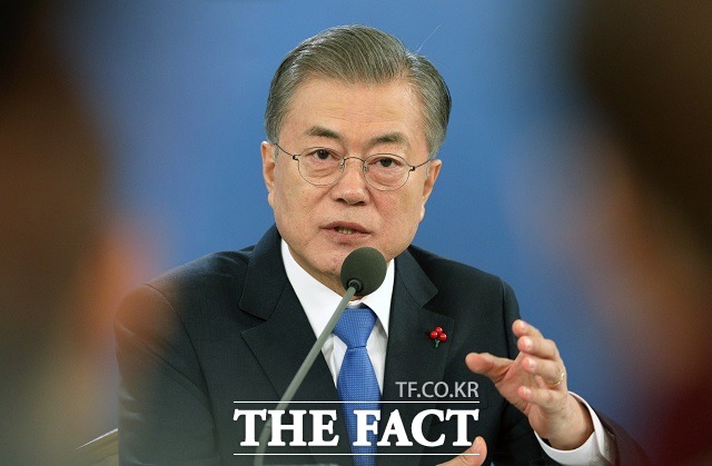 문재인 대통령이 10일 청와대 영빈관에서 2019 문재인 대통령 신년기자회견에서 신일철주금(옛 신일본제철)에 대한 압류 관련 한국 정부가 만들어낸 문제가 아니다는 입장을 분명히 했다. /뉴시스