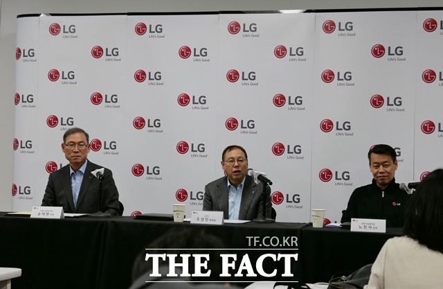 이날 간담회에는 송대현 H&A사업본부장(사장), 조성진 부회장, 노진서 로봇사업센터장(왼쪽부터)이 참석했다. /라스베이거스=서민지 기자