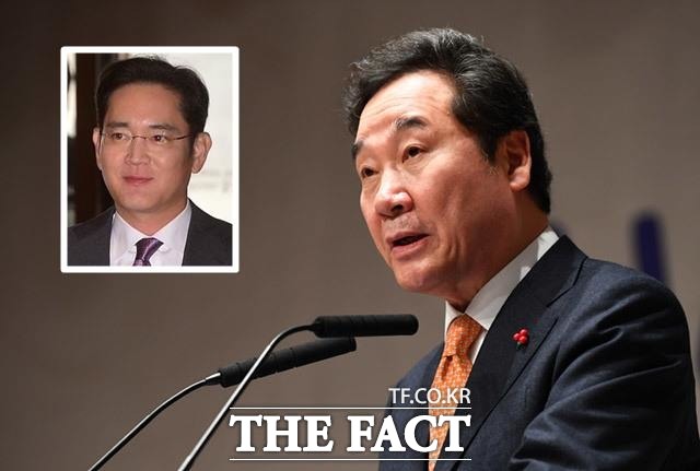 이낙연 국무총리는 10일 삼성전자 수업 사업장을 방문해 이재용 부회장으로부터 5G 네트워크 통신장비 생산라인 등에 대해 안내를 받는다. 사진은 지난 9일 오전 서울 영등포구 여의도 중소기업중앙회에서 열린 중소기업중앙회 신년인사회에 참석해 인사하고 있는 이 총리. /임세준 기자