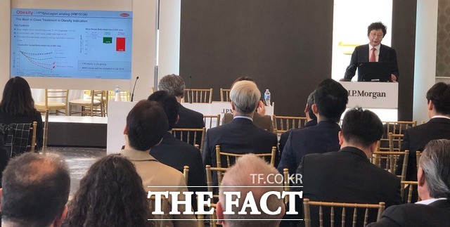 제37회 JP모건 헬스케어 컨퍼런스에 참석한 한미약품 권세창 사장이 한미약품 비전과 2019년도 R&D 전략 등을 발표하고 있다. / 한미약품 제공