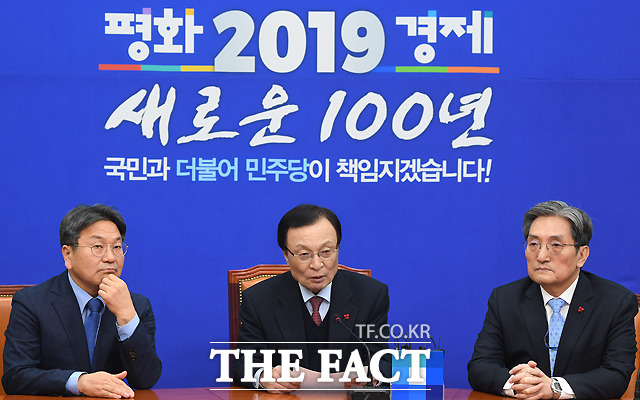 이해찬 대표의 '모처럼 환한 미소'
