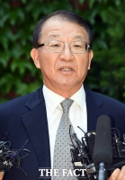  <속보> 양승태, 대법원 정문 도착… 기자회견 뒤 검찰 출석