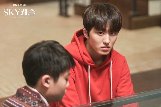 스카이캐슬 우주 역을 연기하는 찬희. /JTBC 제공