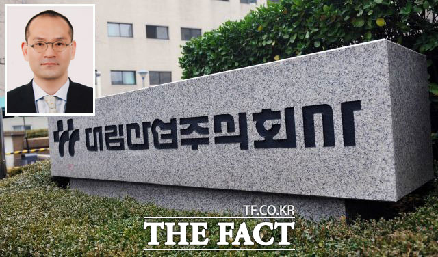 대림산업은 이해욱(왼쪽 작은 사진) 부회장이 14일자로 회장으로 승진했다고 밝혔다./더팩트DB