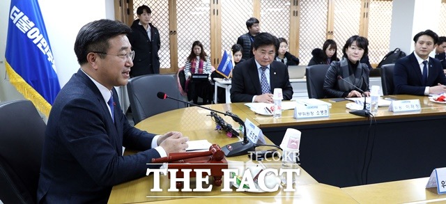 지난 9일 서울 여의도 민주당 중앙당사에서 열린 당원자격심사위원회 회의에서 윤호중 위원장이 모두발언을 하고 있다. /뉴시스