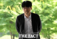  탁현민, 靑에 사표 제출하고 휴가 중…수리 여부 관심