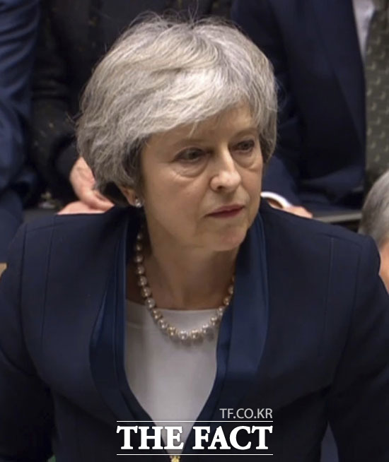 테리사 메이 영국 총리가 15일(현지시간) 브렉시트 합의안 승인 투표가 부결된 이후 발언하고 있다. /AP.뉴시스