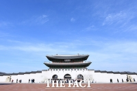 [TF포토] '반갑다! 파란 하늘'…미세먼지 걷힌 도심