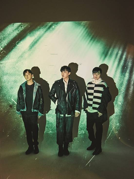 엠씨더맥스는 넘처흘러로 각종 음원사이트 상위권에 랭킹되며 활발히 음악활동을 펼치고 있다. /JG엔터테인먼트 제공