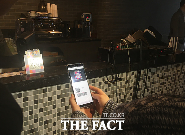 케이뱅크는 21일 간편결제서비스 케뱅페이와 전용 소액 대출 상품 쇼핑머니 대출을 출시했다고 밝혔다. 사진은 케이뱅크페이를 활용해 결제를 시도하는 모습. /이지선 기자